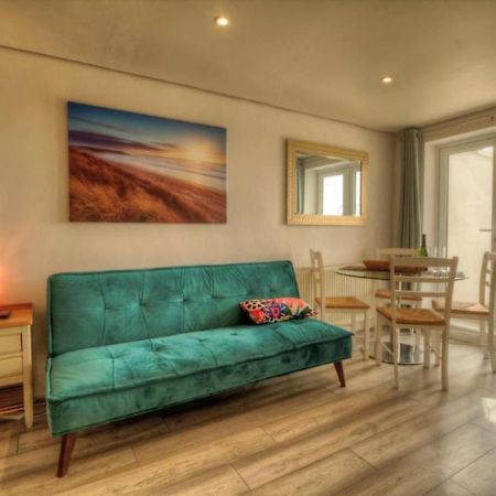 Air Maison - Solent View Beachfront Apartment เซาท์เฮย์ลิง ภายนอก รูปภาพ