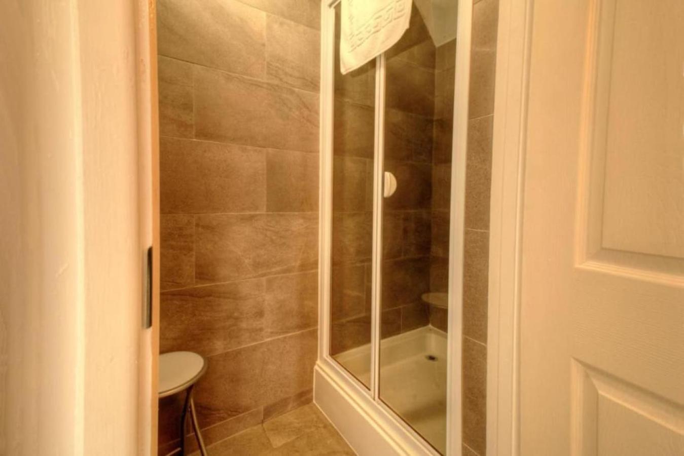 Air Maison - Solent View Beachfront Apartment เซาท์เฮย์ลิง ภายนอก รูปภาพ
