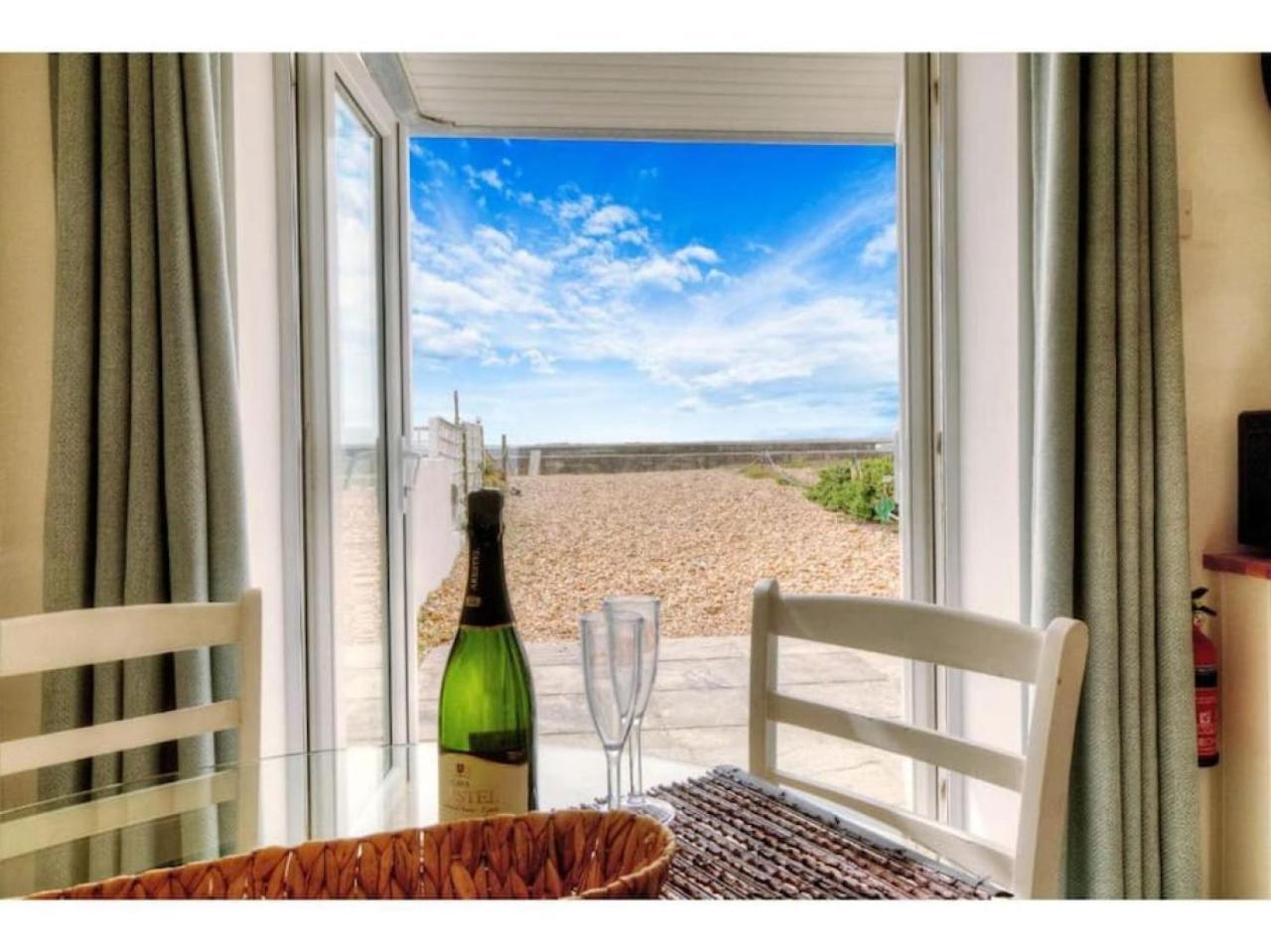 Air Maison - Solent View Beachfront Apartment เซาท์เฮย์ลิง ภายนอก รูปภาพ
