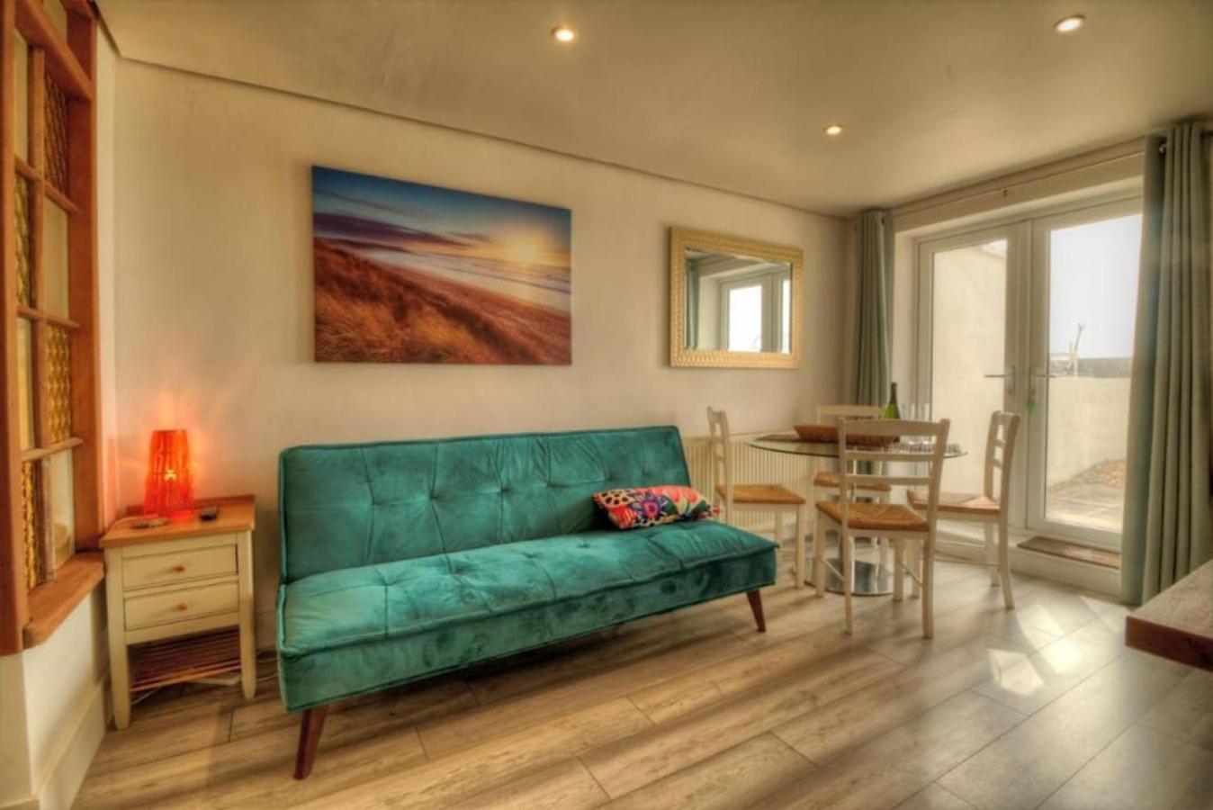 Air Maison - Solent View Beachfront Apartment เซาท์เฮย์ลิง ภายนอก รูปภาพ